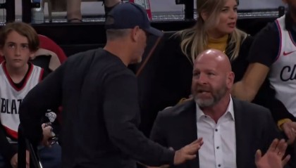 九游娱乐-压迫感满满！开拓者新老板是一个狠角色，比赛现场拷问克罗宁