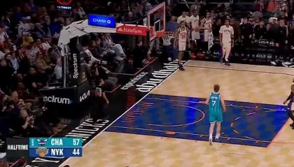 九游娱乐官网-半场：尼克斯以44-57落后黄蜂，麦克布莱德18分鲍尔12+5+5