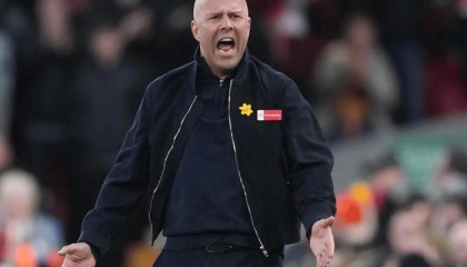 9you-利物浦旧将彭南特质疑斯洛特换人致丢球|热刺|埃基蒂克|恩古莫哈|弗林蓬|加克波_新浪体育_新浪新闻